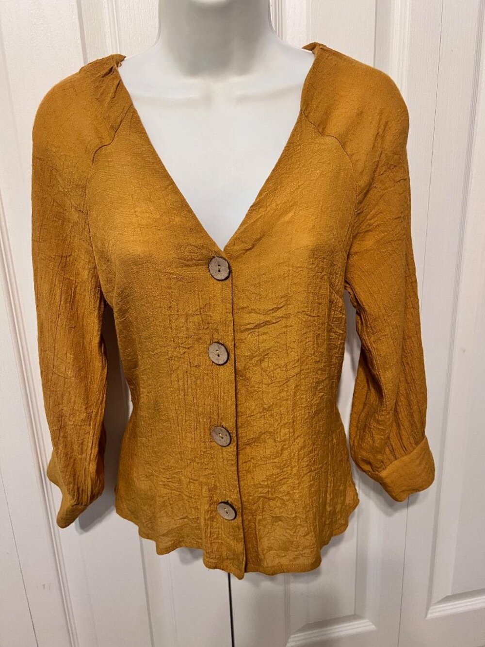OLM-Women's Gold Long Sleeve Button Up Blouse-Small-Lightweight-Stretch- - Picture 3 of 14